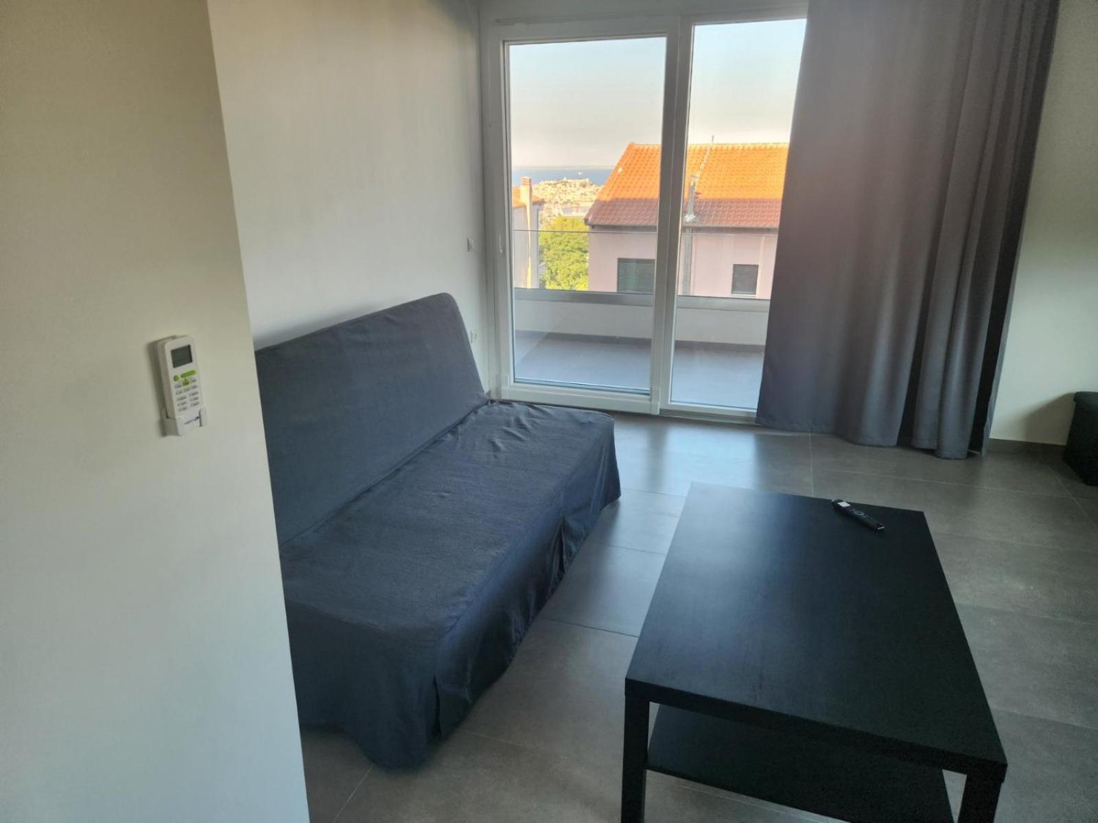 Pinecone Apartament